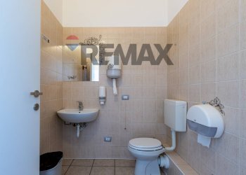 Bagno - Commercial Activity Via Vittorio Veneto
 
2, Villa Guardia - photo 26