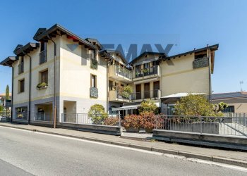 Edificio all\'aperto - Commercial Activity Via Vittorio Veneto
 
2, Villa Guardia - photo 27