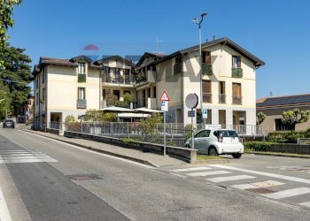 Edificio all\'aperto - Commercial Activity Via Vittorio Veneto
 
2, Villa Guardia - photo 28
