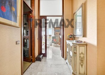 Hall / corridoio - Quadrilocale via d'annunzio
 
2, Turbigo - foto 11