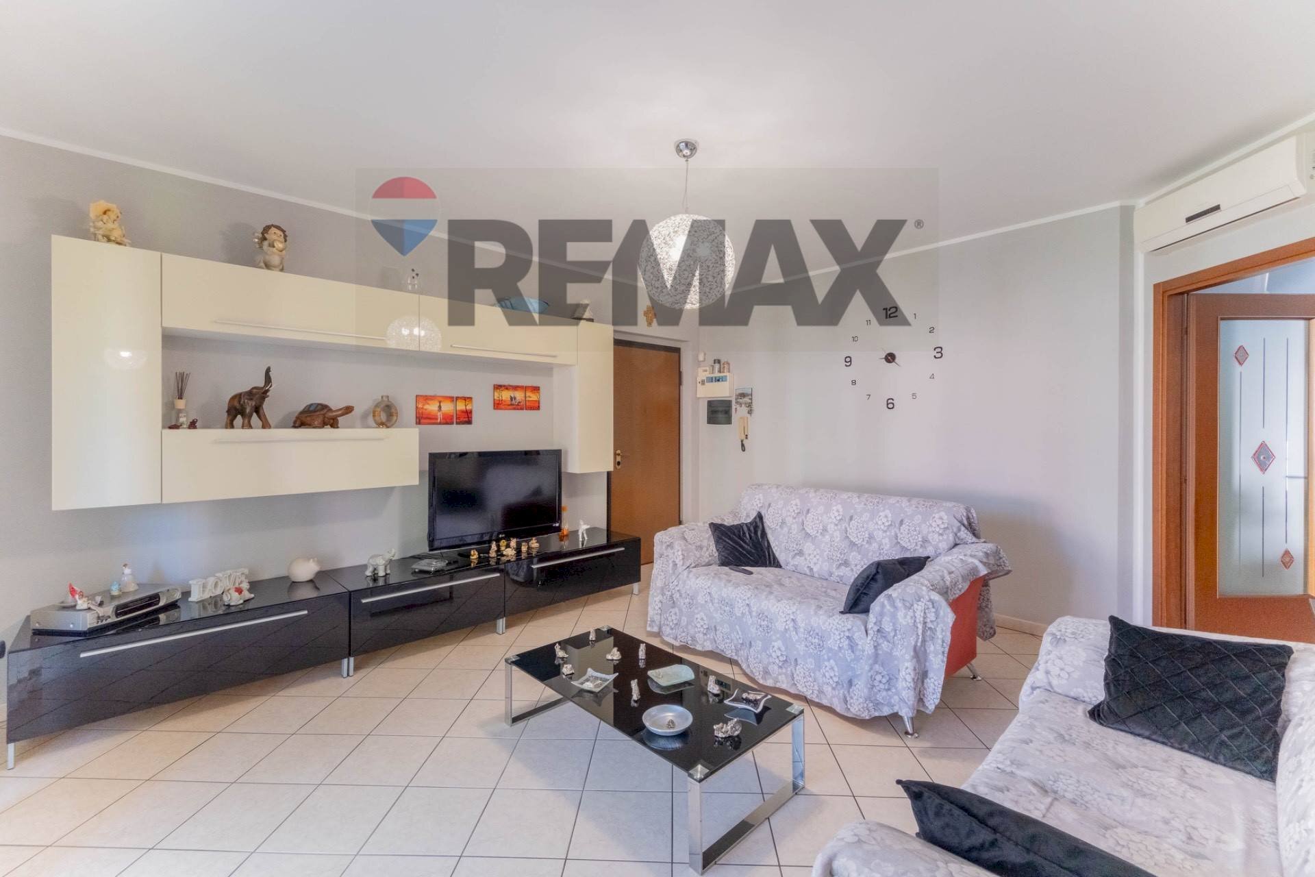 Soggiorno - Trilocale via carreggia
 
105b, Cardano al Campo - foto 1