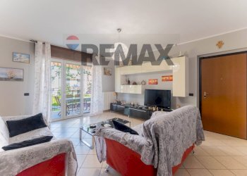 Soggiorno - Trilocale via carreggia
 
105b, Cardano al Campo - foto 2