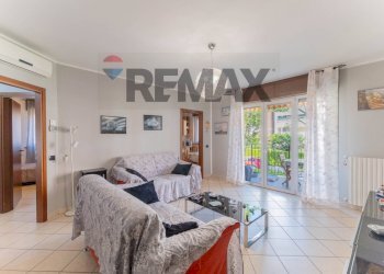 Soggiorno - Trilocale via carreggia
 
105b, Cardano al Campo - foto 3