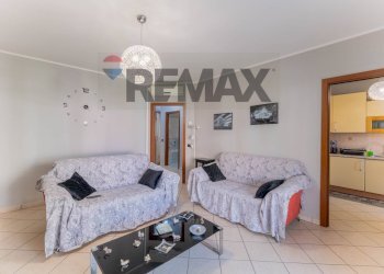 Soggiorno - Trilocale via carreggia
 
105b, Cardano al Campo - foto 4