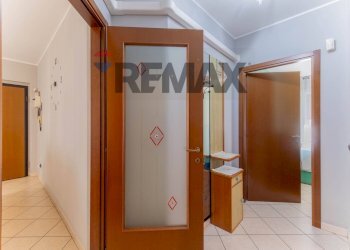 Hall / corridoio - Trilocale via carreggia
 
105b, Cardano al Campo - foto 8