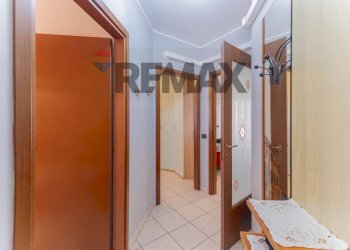 Hall / corridoio - Trilocale via carreggia
 
105b, Cardano al Campo - foto 9