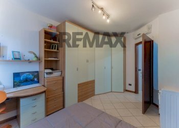 Camera / camera da letto - Trilocale via carreggia
 
105b, Cardano al Campo - foto 20