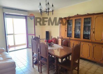 Sala da pranzo - Quadrilocale Viale Della Resistenza
 
167, Napoli - foto 9