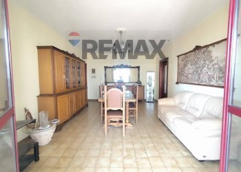 Sala da pranzo - Quadrilocale Viale Della Resistenza
 
167, Napoli - foto 10