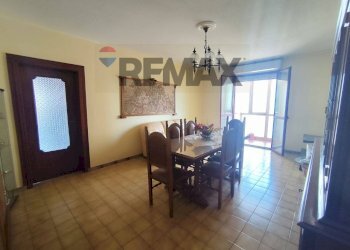 Sala da pranzo - Quadrilocale Viale Della Resistenza
 
167, Napoli - foto 11