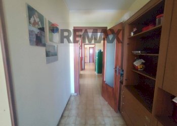 Hall / corridoio - Quadrilocale Viale Della Resistenza
 
167, Napoli - foto 25