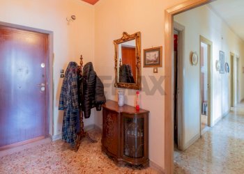 Hall / corridoio - Appartamento via Empedocle Restivo
 
28, Palermo - foto 24