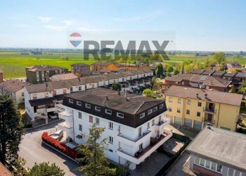 Edificio all\'aperto - Casa semi indipendente via Caduti per la Libertà
 
10, Cadelbosco di Sopra - foto 4