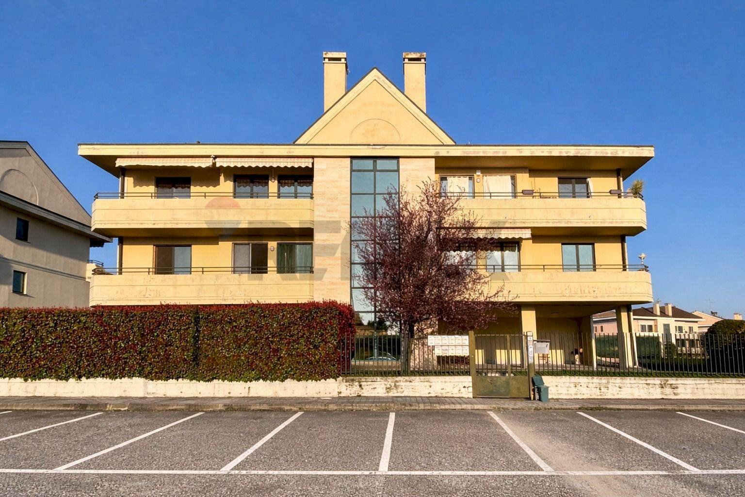 Edificio all\'aperto - Bilocale Via Henry Dunant
 
4, Lonate Pozzolo - foto 2