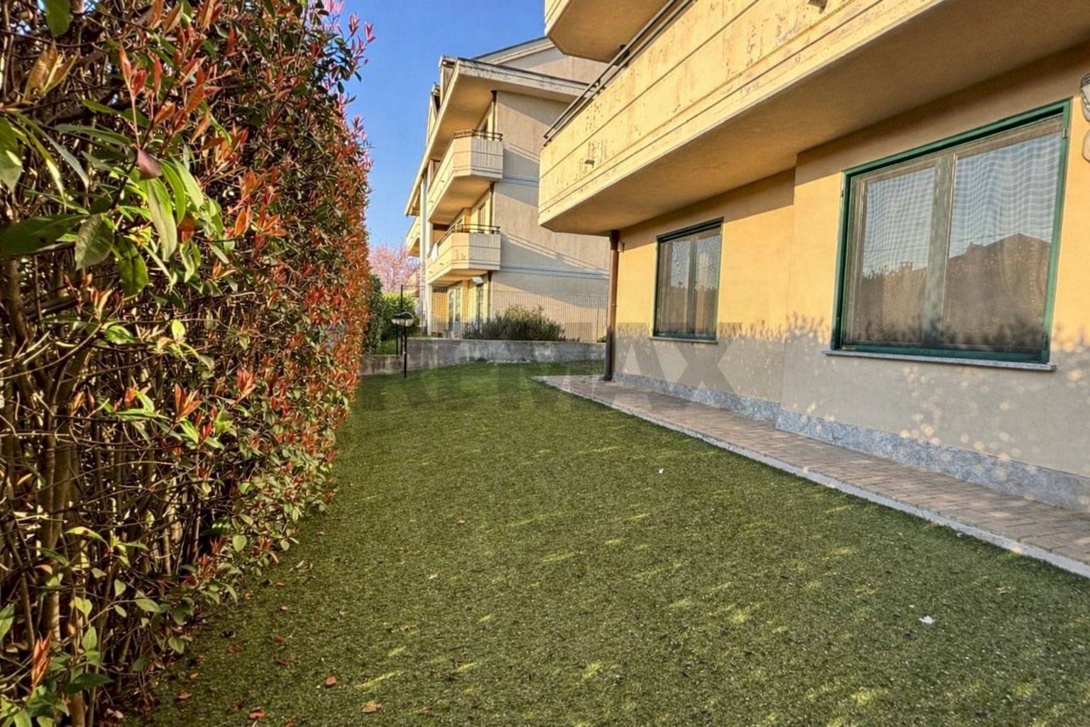 Giardino - Bilocale Via Henry Dunant
 
4, Lonate Pozzolo - foto 3