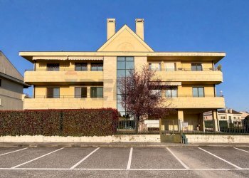 Edificio all\'aperto - Bilocale Via Henry Dunant
 
4, Lonate Pozzolo - foto 2