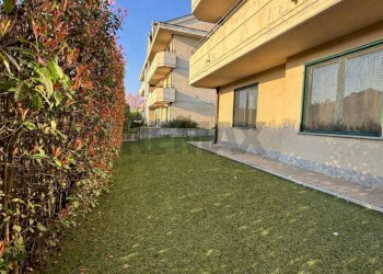 Giardino - Bilocale Via Henry Dunant
 
4, Lonate Pozzolo - foto 3