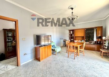 Sala da pranzo - Four-room apartment VIALE DELLA REPUBBLICA
 
23, Villaricca - photo 6