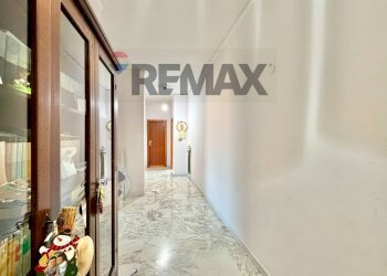 Hall / corridoio - Four-room apartment VIALE DELLA REPUBBLICA
 
23, Villaricca - photo 9