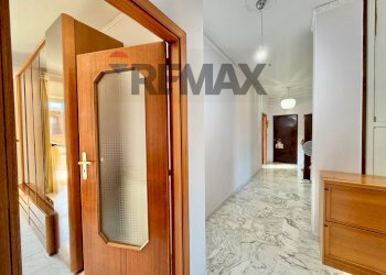 Hall / corridoio - Four-room apartment VIALE DELLA REPUBBLICA
 
23, Villaricca - photo 15