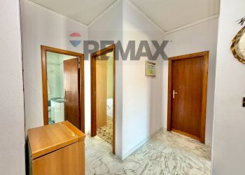 Hall / corridoio - Four-room apartment VIALE DELLA REPUBBLICA
 
23, Villaricca - photo 26