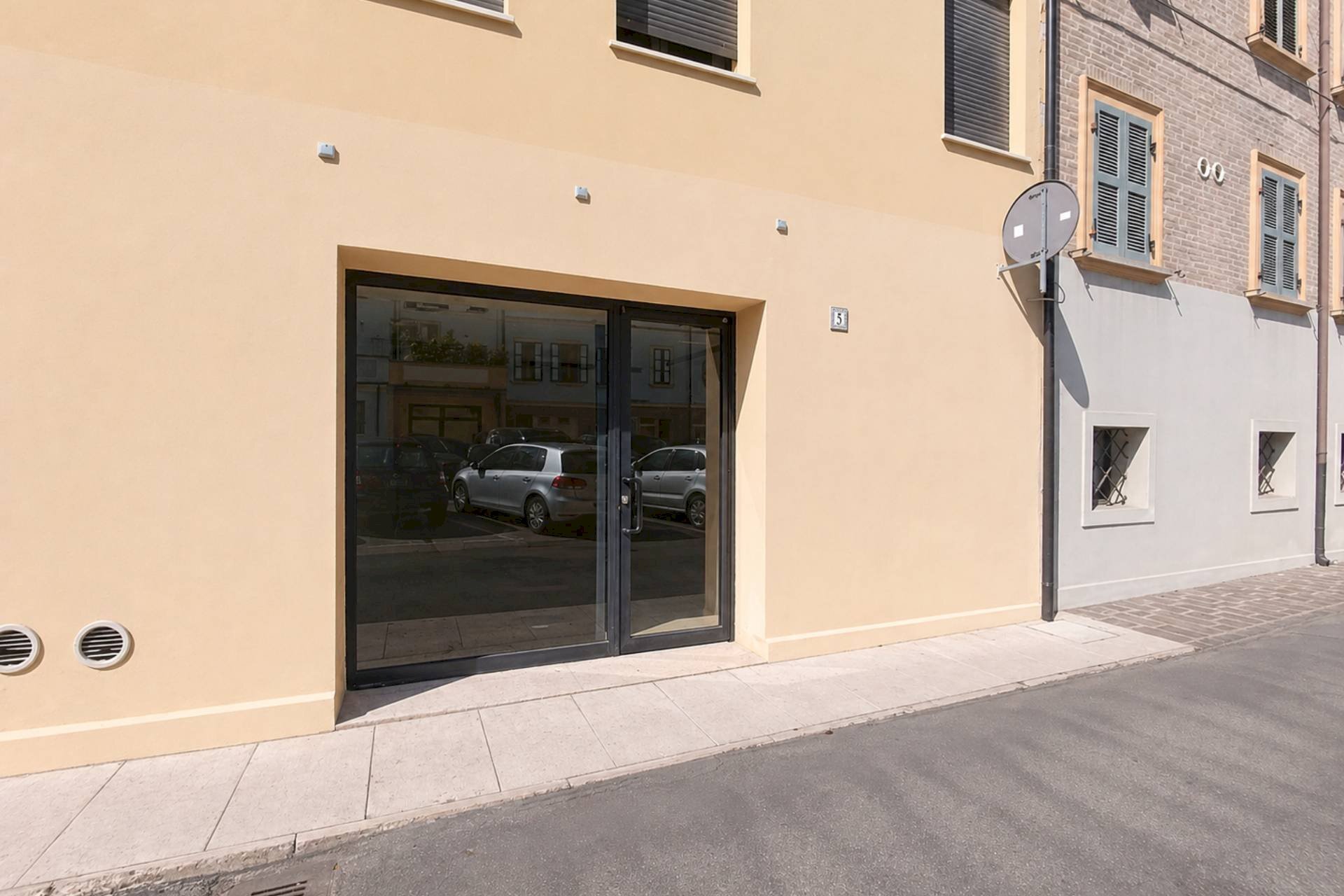 Foto 1 - Shop Mirandola - photo 1