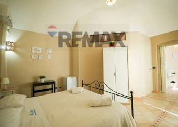 Camera / camera da letto - Independent house corso Umberto I
 
100, Toritto - photo 15