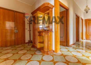 Hall / corridoio - Apartment Via Guicciardini
 
39, Mottola - photo 9