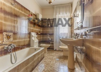 Bagno - Apartment Via Guicciardini
 
39, Mottola - photo 15