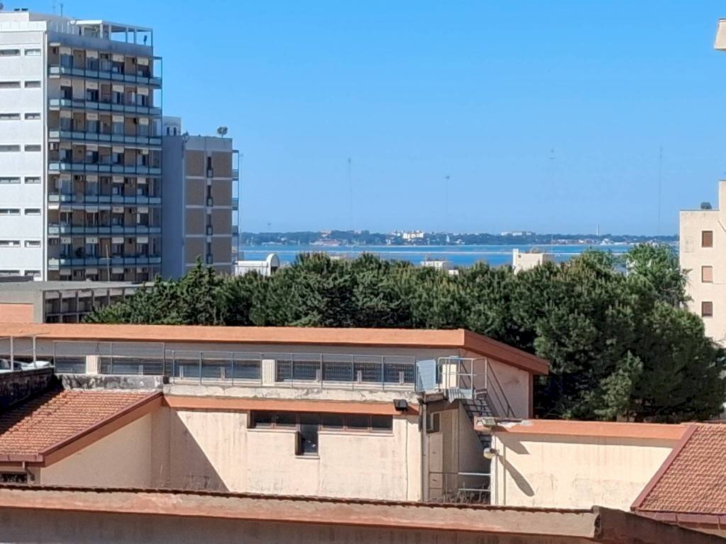 Vista - Appartamento via Ugo De Carolis, 21, Taranto - foto 1