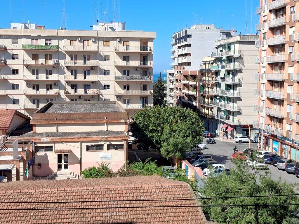 Vista - Appartamento via Ugo De Carolis, 21, Taranto - foto 2