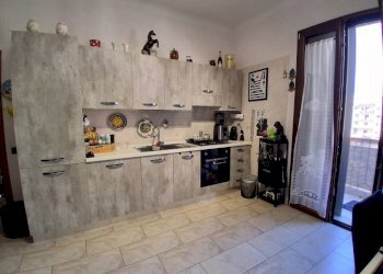 Cucina - Appartamento via Ugo De Carolis, 21, Taranto - foto 5