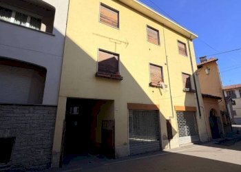 Facciata - Appartamento via Camillo Benso di Cavour, 1, Marchirolo - foto 1