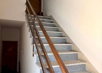 Interno palazzo - Appartamento via Camillo Benso di Cavour, 1, Marchirolo - foto 3