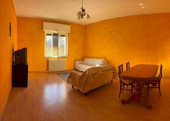 Salone - Appartamento via Camillo Benso di Cavour, 1, Marchirolo - foto 4