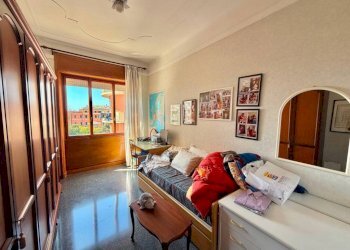 Camera da letto - Appartamento via Teodoro II di Monferrato, Genova (zona Pegli) - foto 11