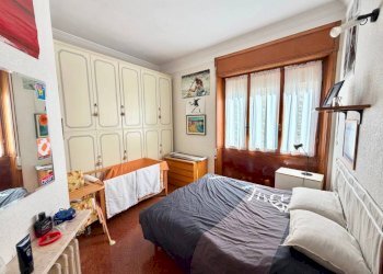 Camera da letto - Appartamento via Teodoro II di Monferrato, Genova (zona Pegli) - foto 15
