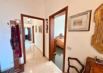 Corridoio - Appartamento via Teodoro II di Monferrato, Genova (zona Pegli) - foto 22