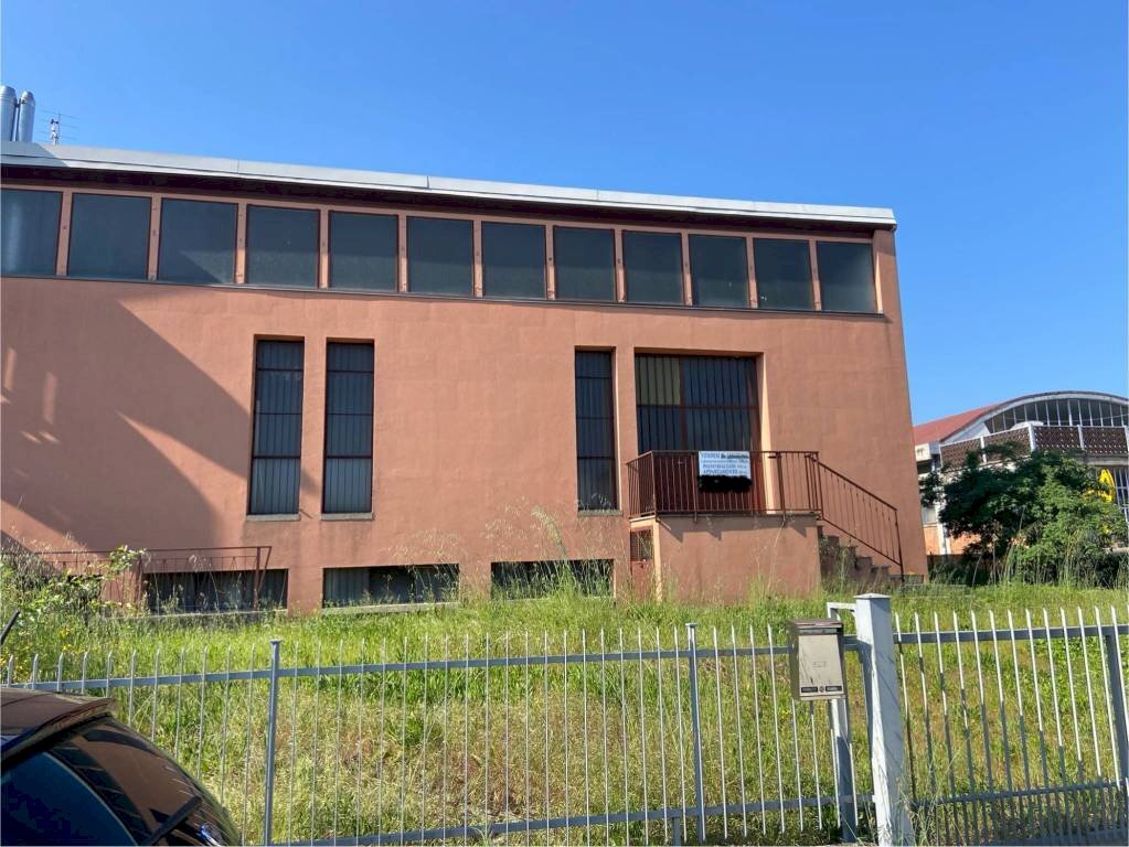 Facciata - Capannone via Piemonte, Castel San Pietro Terme - foto 1