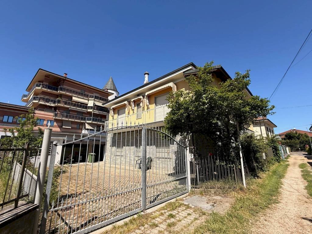 Facciata - Villa via Orbassano, 9, Carmagnola - foto 2
