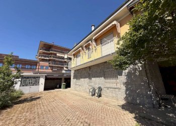 Cortile interno - Villa via Orbassano, 9, Carmagnola - foto 3