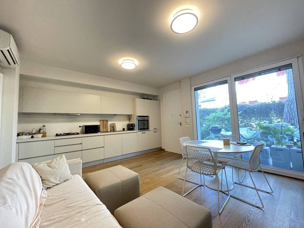 Salone - Quadrilocale viale delle Palme, 64, Ravenna (zona Porto Corsini) - foto 1