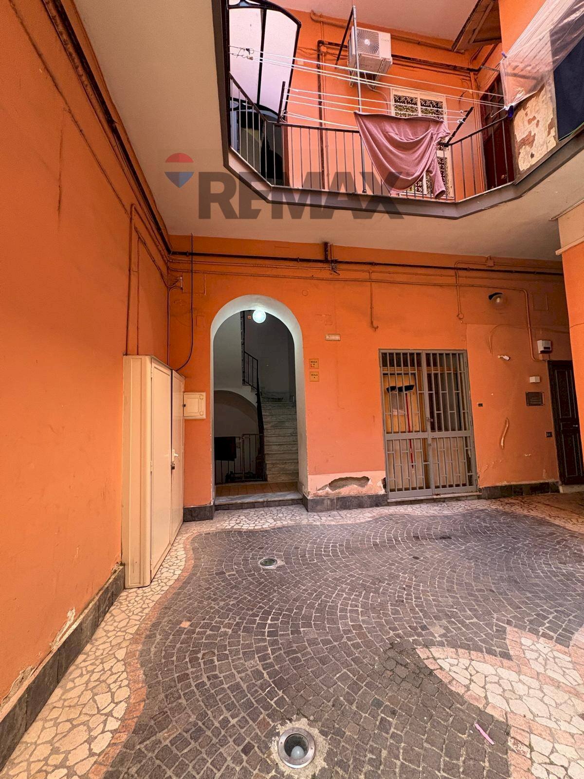 Edificio all\'aperto - Two-room apartment Napoli - photo 2