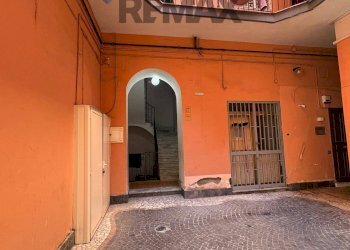 Edificio all\'aperto - Two-room apartment Napoli - photo 2