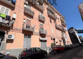 Edificio all\'aperto - Two-room apartment Napoli - photo 11