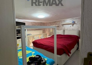 Camera / camera da letto - Two-room apartment Napoli - photo 19
