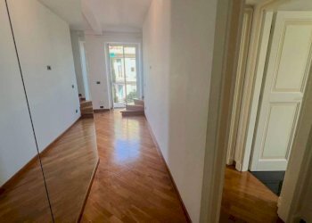 Corridoio - Appartamento piazza Antonio Pittaluga, Genova (zona Nervi) - foto 4