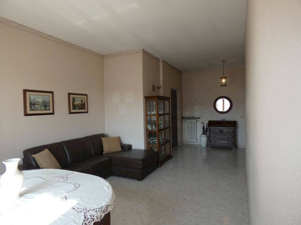 Salone - Four-room apartment via Tagliamento, Bra - photo 3