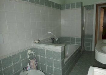 Bagno - Four-room apartment via Tagliamento, Bra - photo 19
