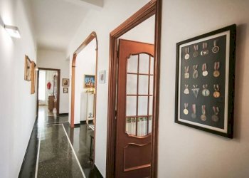 Corridoio - Appartamento via Tortosa, Genova (zona Marassi) - foto 4